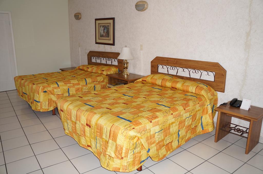 צ'יוואווה Hotel Sntenario חדר תמונה